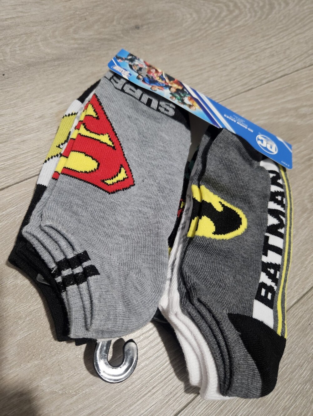 DC NWT Kids 6 Pairs No-Show Socks in Gray, Black & Yellow